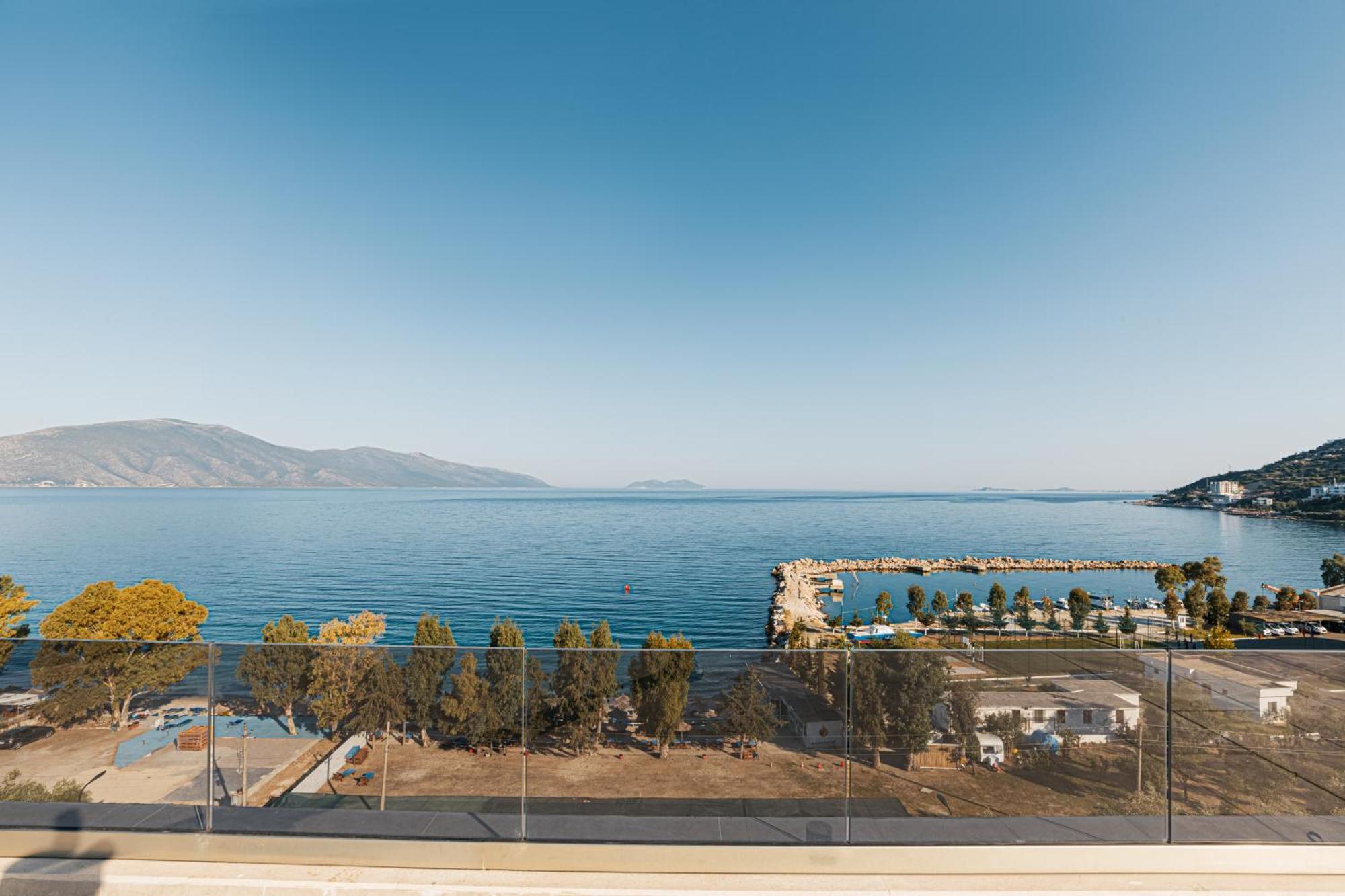 Mazarine Hotel, Vlore, Albania Exterior photo